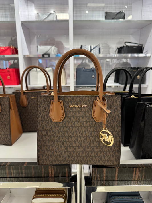 Michael Kors Mercer Medium Çakıllı Deri Çapraz Çanta